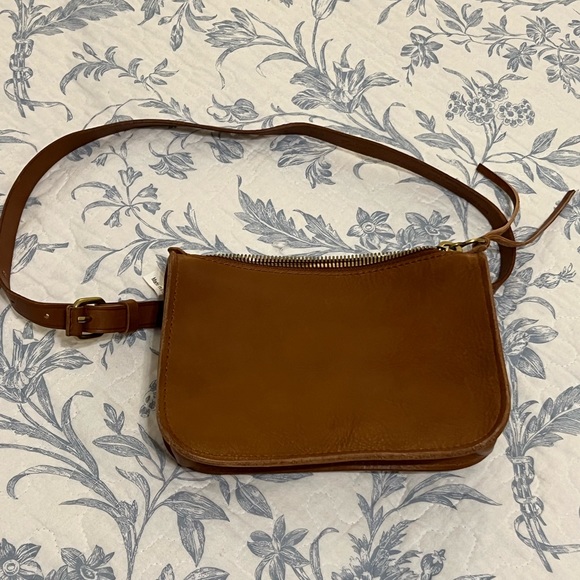 Madewell Handbags - NWOT Madewell The Simple Pouch Belt Bag size small brown leather